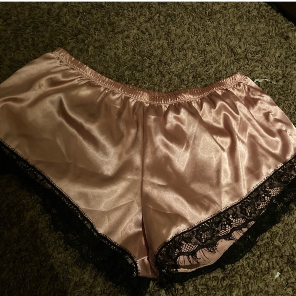 Silk pajama shorts with black lace